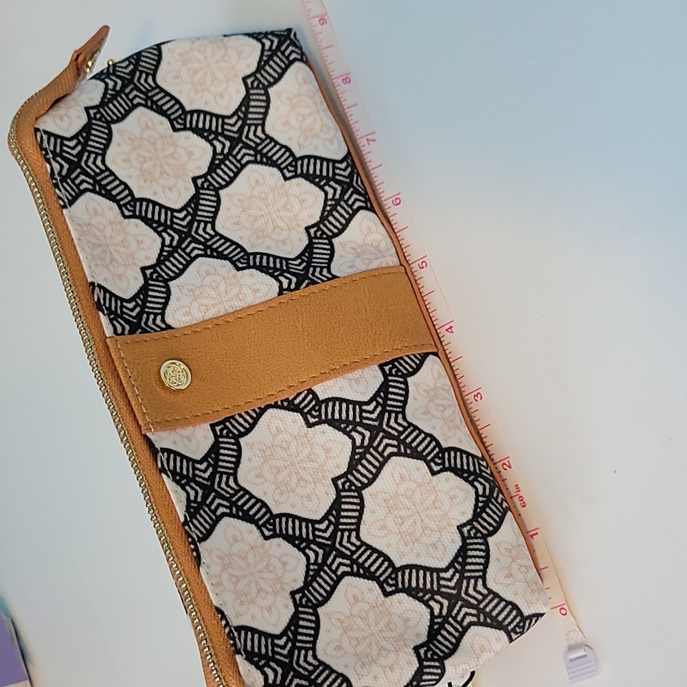 NWT KATE LANDRY cream/black makeup bag